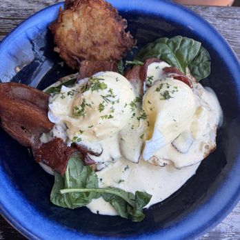 Bear Bear - Eggs Benedict with bacon - Breakfast & Brunch Near Me - Leavenworth, Washington
