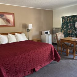 Redwood Arms Motel - King Bedroom's (Rm 18).