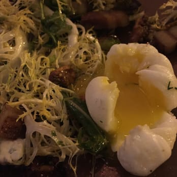Brindille - Fresh frisée et roquette, fromage bleue et soft cooked œuf - French Near Me - Chicago, Illinois Brindille - Fresh frisée et roquette, fromage bleue et soft cooked œuf - French Near Me - Chicago, Illinois