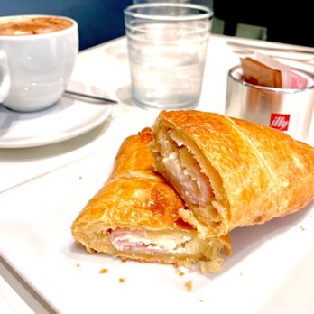 Evelia - Ham and cream cheese puff pastry - Desserts Near Me - Madrid, M