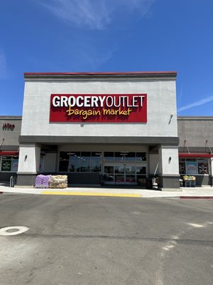 Grocery Outlet by null