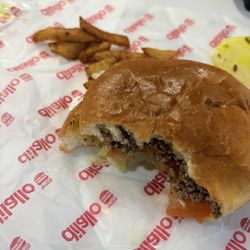 Dilallo - Delicious burgers as always. I wasn't super hungry so I was worried I would waste food... that didn't happen.