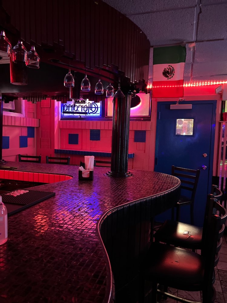 Los Compadres Restaurant & Bar