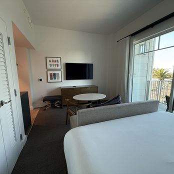 The Seabird Resort - Resorts Near Me - Oceanside, California