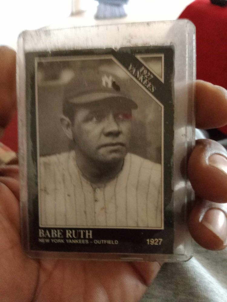 E & E Baseball Card Shop and Collectibles Logo