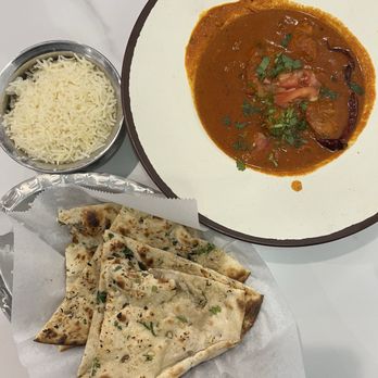 Hyderabad House - Garlic naan and chicken - Indian Near Me - Brookfield, Wisconsin