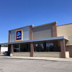 ALDI - Store entrance