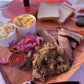 Holy Que Smokehouse - Brisket & Pulled pork meat platter, with pickled onions, BBQ sauce, bread, coleslaw, & Mac & cheese - Barbeque Near Me - Lahaska, Pennsylvania