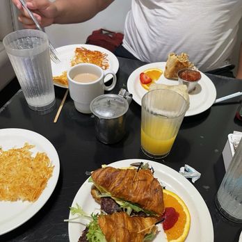 Sweet E's Cafe - Breakfast sandwich with corned beef hash and breakfast burrito with corned beef hash - Cafes Near Me - Honolulu, Hawaii Sweet E's Cafe - Breakfast sandwich with corned beef hash and breakfast burrito with corned beef hash - Cafes Near Me - Honolulu, Hawaii