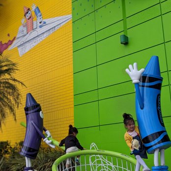 Crayola Experience - Cute Instagrammable set up for pictures - Amusement Parks Near Me - Orlando, Florida