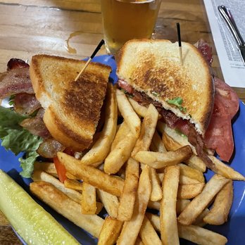 Moon Cricket Grille - New American Near Me - Winter Garden, Florida
