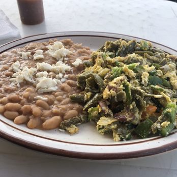 3 Brothers - Nopales con huevo y frijoles chinitos. Eggs with cactus and refríed beans. A vegan must!!! - Mexican Near Me - Long Beach, California