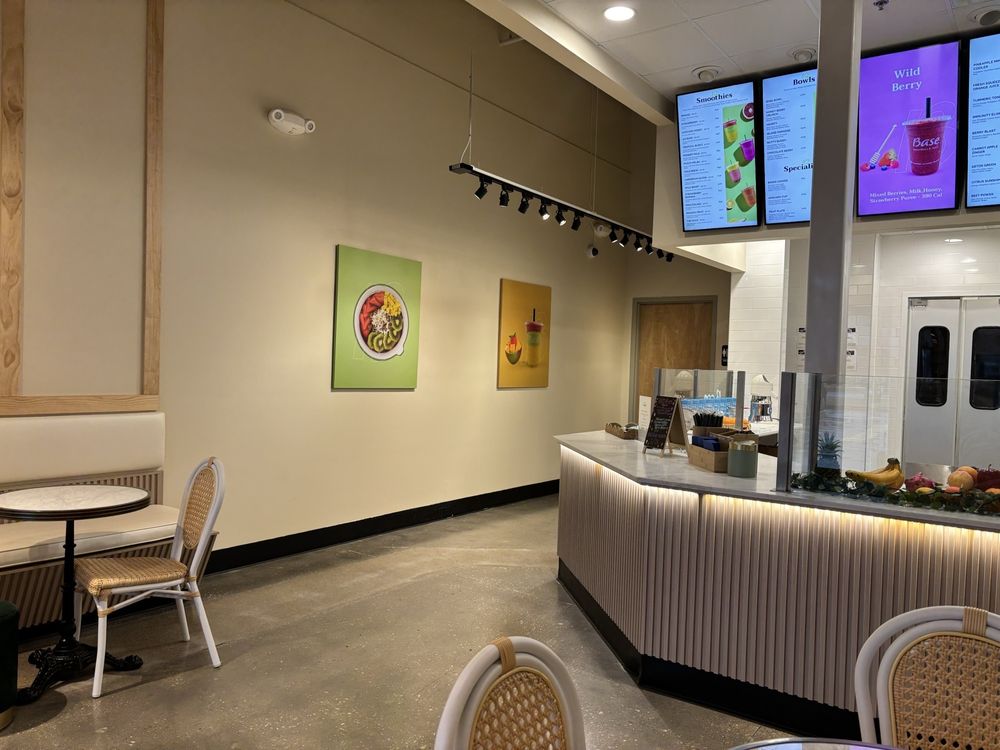 Base Smoothies + Juice Logo