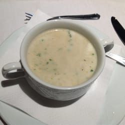 Taverne Atlantis - Soupe aux chicons et saumon