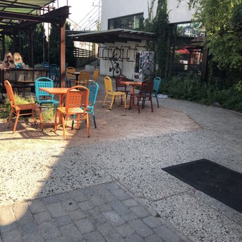 Colectivo Coffee Bay View - Coffee & Tea Near Me - Milwaukee, Wisconsin