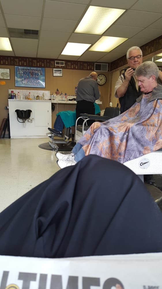 Frank's Barber Shop Logo
