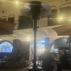 Tatanka - Kitchen and seating