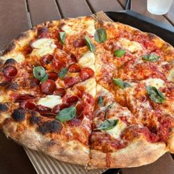 Sexton's Pizza - Mikes pizza. Oooooo