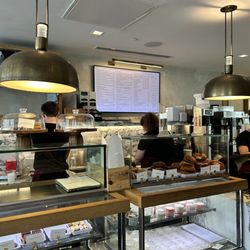 Sorelle Mercato - Pastry counter