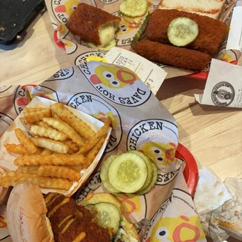 Dave's Hot Chicken - Chicken Shop Near Me - Edina, Minnesota Dave's Hot Chicken - Chicken Shop Near Me - Edina, Minnesota