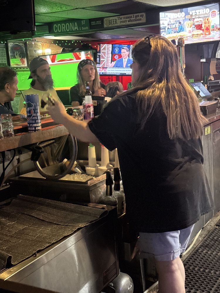 Frenchies Bar Image