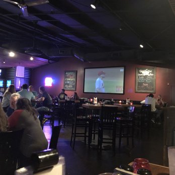 Upper Crust Pizza - Dining room - Pizza Near Me - Jonesboro, Arkansas