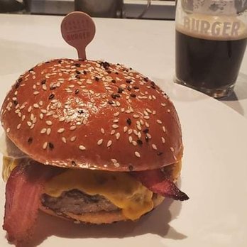 Gordon Ramsay Burger - Farmhouse burger - Salad Near Me - Chicago, Illinois