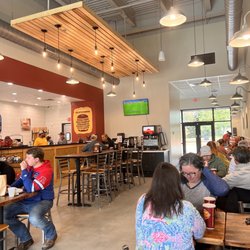 Sully's Steamers - Dining area
