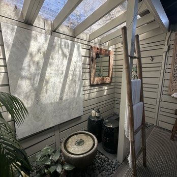 Spa Jardin - Best massage I've ver had in my life ! I had Carlos with 90 minute deep tissue massage this is the outside room . - Day Spas Near Me - Tampa, Florida Spa Jardin - Best massage I've ver had in my life ! I had Carlos with 90 minute deep tissue massage this is the outside room . - Day Spas Near Me - Tampa, Florida