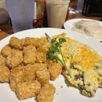 Early Birds Cafe - Tritip omelette with tots - Breakfast & Brunch Near Me - Fresno, California