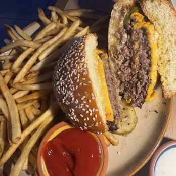 Osa Rooftop - Cheeseburger - Bars Near Me - Pasadena, California Osa Rooftop - Cheeseburger - Bars Near Me - Pasadena, California