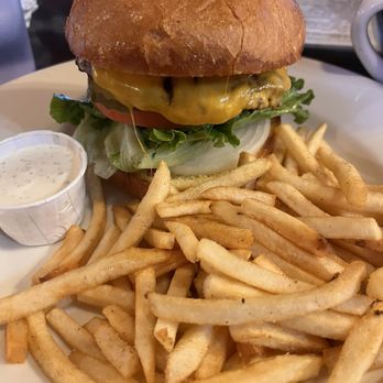 Mountain Top Cafe - Cheeseburger - American Near Me - Phelan, California