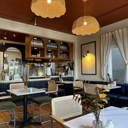 Encanto Cafe - Indoor sitting area