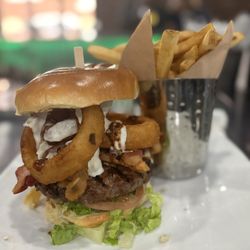 Cuzin's Pub and Grill - Deliciousness!!!