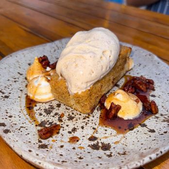 Intero Restaurant - Brown butter cake with cinnamon gelato - Italian Near Me - Austin, Texas