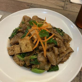 Chok Dee Thai Kitchen - Pad See Ew with tofu - Thai Near Me - Norwood, New Jersey Chok Dee Thai Kitchen - Pad See Ew with tofu - Thai Near Me - Norwood, New Jersey