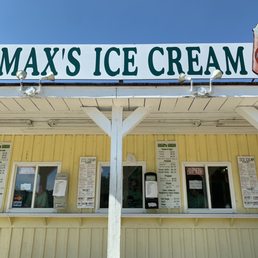 Exterior outside entrance of Max's Country Golf - Tyngsboro, Massachusetts Exterior outside entrance of Max's Country Golf - Tyngsboro, Massachusetts