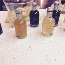 Olive Oil Factory - Olive Oil Factory makes a wide array of flavored olive oils and vinegars. They also make gourmet dressings and mustards.