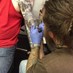 Locke Studios tatoo and Art Gallery - Andy Locke working a clients sleeve