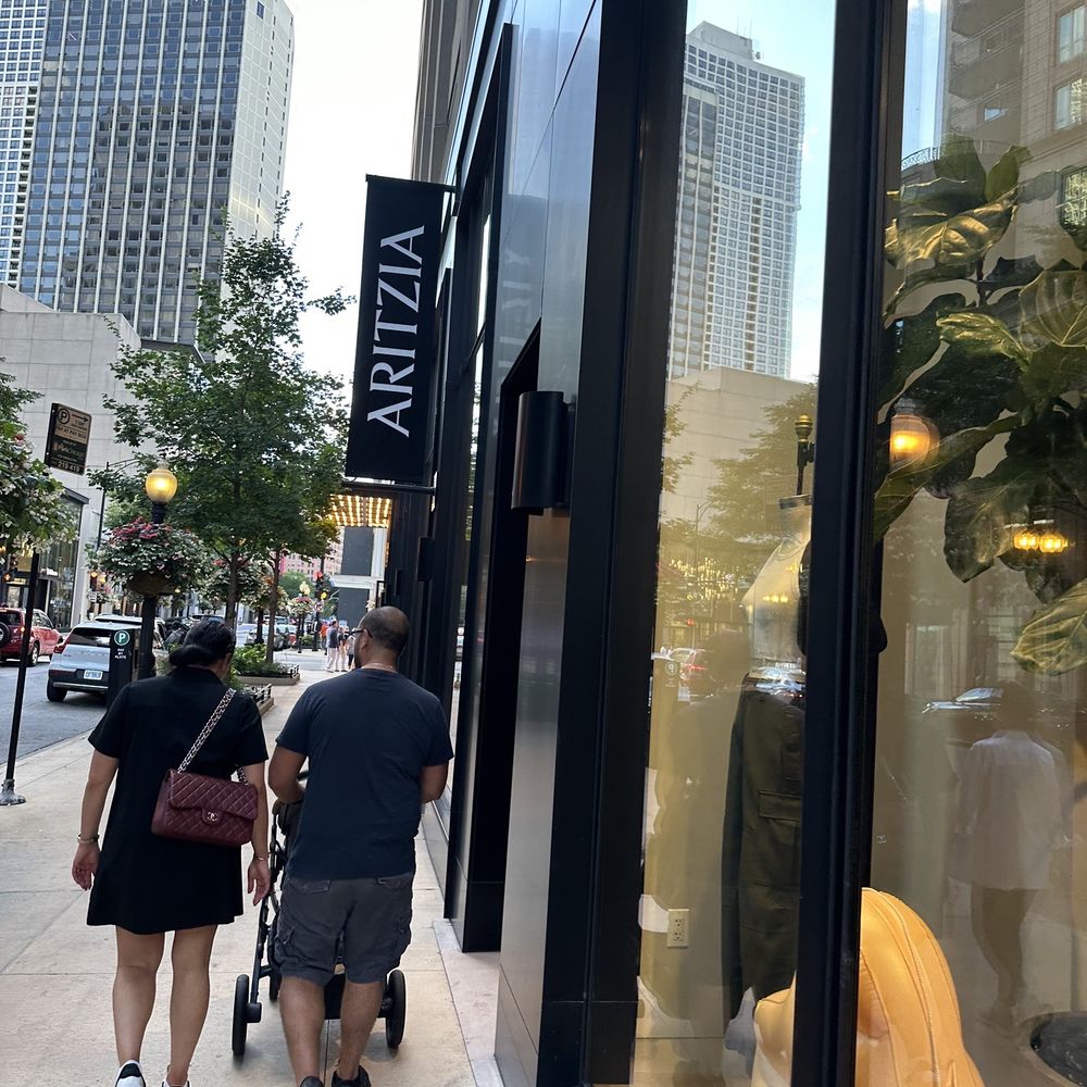 Aritzia - Women's Clothing Near Me - Chicago, Illinois