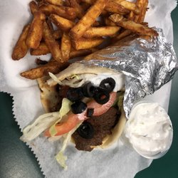 Saber's Market and Deli - Gyro with fries!