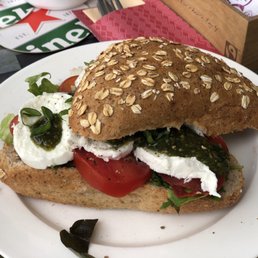 Capris he sandwich