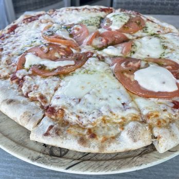 24 Coastal Grill - Margarita pizza - Bars Near Me - Jekyll Island, Georgia