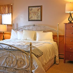 White Horse Inn - Room 302 Slalom Hill Road...Light and airy king size bedroom has a private bath, tub & shower (132 sq. ft.)