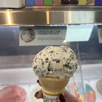 Kilwins Ice Cream - Chocolate - Fudge - toasted coconut - Ice Cream & Frozen Yogurt Near Me - Naperville, Illinois Kilwins Ice Cream - Chocolate - Fudge - toasted coconut - Ice Cream & Frozen Yogurt Near Me - Naperville, Illinois