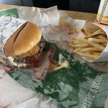 Carl's Jr - El Diablo Angus Combo - Fast Food Near Me - Visalia, California Carl's Jr - El Diablo Angus Combo - Fast Food Near Me - Visalia, California