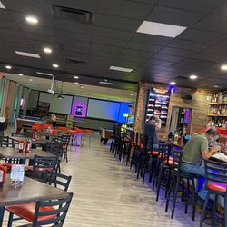 Finish Line Sports Bar and Grill - Pool and other fun