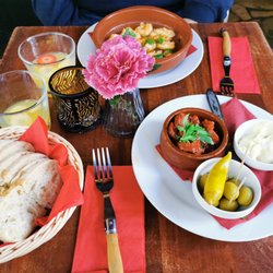 Bodega Barcelona - Garnelen in Knoblauchöl, Chorizo/Oliven/Aioli