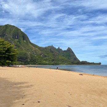 Tunnels Beach - Broad expanse of sandy beach, uncrowded at 1pm and scored a spot in the teeny lot before you hit the Dry Caves! - Beaches Near Me