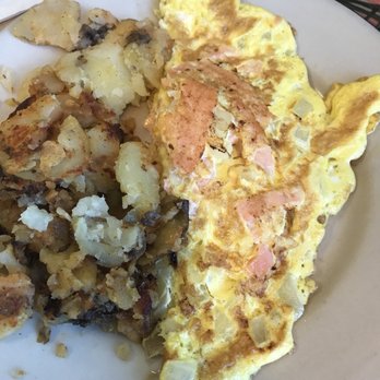 Peconic Diner - lol omelet and hash brown - Diners Near Me - Riverhead, New York